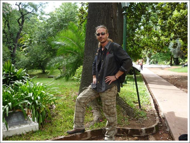 Arno junto a un Palo borracho